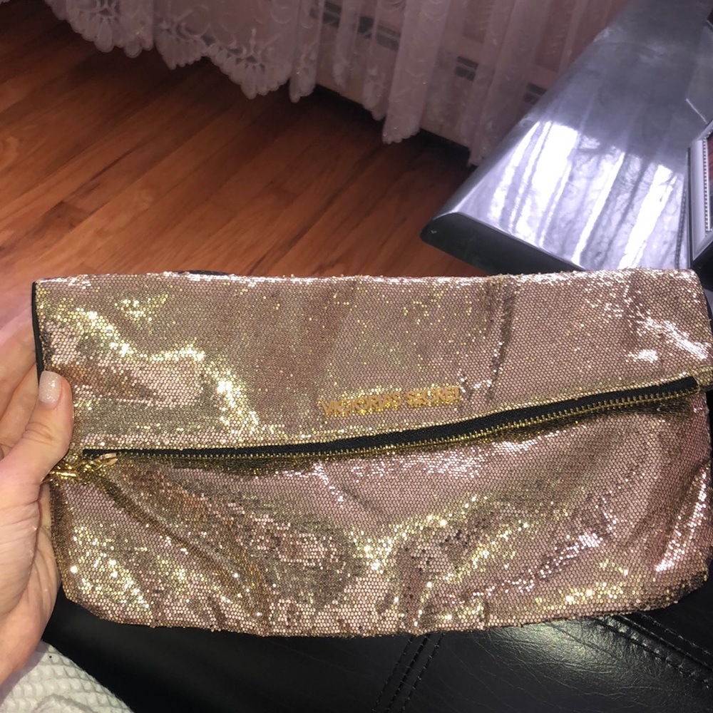 ✨Victoria’s Secret Clutch